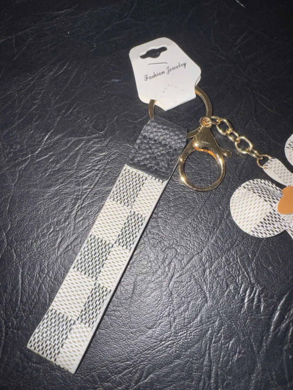 Checkerboard Minnie Ear Keychain with Tan Bow NEW (SS)